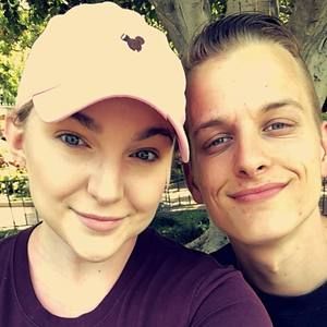 Meet your Posher, Claire